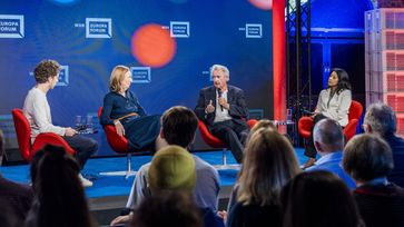 Louis Klamroth, Dr. Emily Haber, Jean Asselborn, Sudha David Wilp (2025) Bild: Copyright: WDR/Thomas Kierok Fotograf: Thomas Kierok