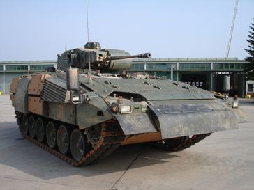 Der Puma ist ein Schützenpanzer, der von den deutschen Rüstungsunternehmen Krauss-Maffei Wegmann (KMW) und Rheinmetall-Landsysteme (RLS) entwickelt und produziert wird.
