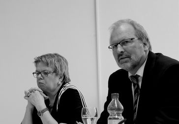 Heinz-Peter Meidinger auf dem Soziologenkongress 2016 in Bamberg, links Marlis Tepe
