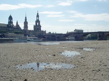 Niedrigwasser in Dresden (Pegel bei 1 m, Juni 2005)