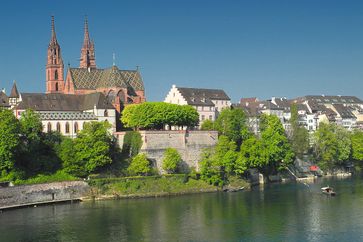 Basler Münster mit Pfalz und Münsterfähre