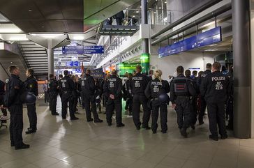 Abschiebung am Flughafen (Symbolbild)