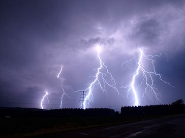 Gewitter, Sturm, Überspannung, Unwetter (Symbolbild)