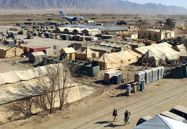 Zu Beginn waren die Soldaten überwiegend in Zelten einquartiert(September 2002)