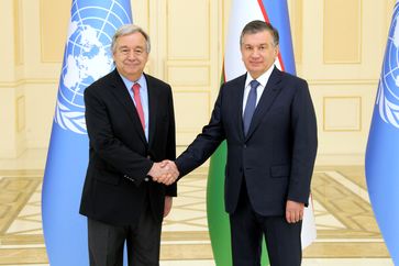 Präsidenten der Republik Usbekistan Shavkat Mirziyoyev mit Generalsekretär der Vereinten Nationen António Guterres /  Bild: "obs/EDI/Pressedienst"