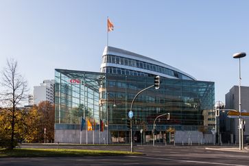 Das Konrad-Adenauer-Haus ist die Bundesgeschäftsstelle der CDU im Ortsteil Tiergarten im Berliner Bezirk Mitte.