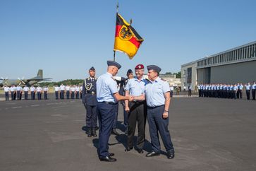 Neuer Inspekteuer der Luftwaffe Generalleutnant Gerhartz, GI Zorn und Generalleuntnant Müllner (v.l.n.r.) beim Übergabeappell der Luftwaffe von Generalleutnant Müllner an Generalleutnant Gerhartz im Kommandoluftwaffe, am 29.05.2018.