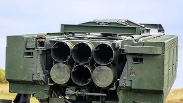Symbolbild: Das High Mobility Artillery Rocket System (HIMARS) während der Militärübung "Namejs 2022" am 26. September 2022 in Skede, Lettland.