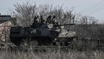 Russische Soldaten auf einem Schützenpanzer BMP-3 Bild: Konstantin Michaltschewski / Sputnik
