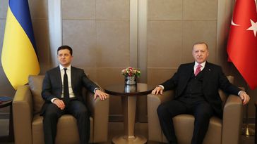 Der türkische Präsident Recep Tayyip Erdoğan trifft sich am 10. April 2021 mit dem ukrainischen Präsidenten Wladimir Selenskij in Istanbul. (Archivbild)