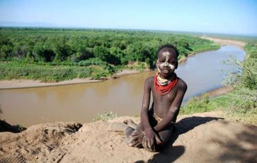 Der Gibe III-Staudamm wird die natürliche Überflutung des Omo-Flusses stoppen, von der die indigenen Völker der Region abhängen. Bild: Survival