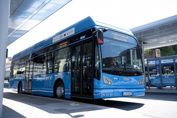 Die WSW mobil setzt seit einem Jahr Wasserstoffbusse im Wuppertaler ÖPNV ein. Bild: WSW Wuppertaler Stadtwerke GmbH Fotograf: Stefan Tesche-Hasenbach