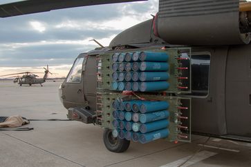 UH-60 Blackhawk mit einem Landminenwerfer (Symbolbild)