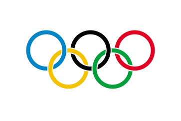 Olympische Flagge mit den fünf Ringen; erstmals verwendet bei den Olympischen Spielen 1920 in Antwerpen