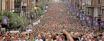 Zum Vergleich: Ca. 50.000 Menschen auf dem Bild (Symbolbild)