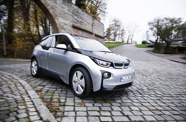 Kostengünstig unterwegs: Der BMW i3 - derzeit das einzige E-Auto, das bei den Autokosten pro Kilomter besser abschneidet, als ein vergleichbares Modell mit einem konventionellen Antrieb. Bild: ADAC