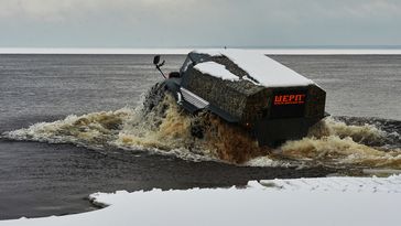 Symbolbild: Der Geländewagen "Scherp" am Ladogasee
