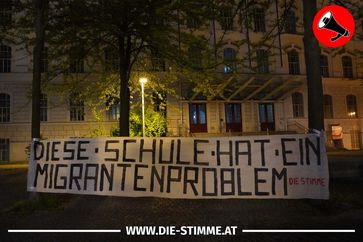 Aktivisten setzen Zeichen: „Diese Schule hat ein Migrantenproblem“