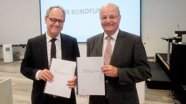Vorsitzender des Rundfunkrats Dr. Adolf Weiland und SWR Intendant Prof. Dr. Kai Gniffke (von rechts nach links)  Bild: SWR Fotograf: Markus Palmer