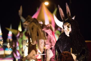 Fantasievolle Kostüme und Geister gehören zu Irlands Halloween-Festivals dazu. Bild: Irland Information Tourism Ireland Fotograf: Allen Kiely