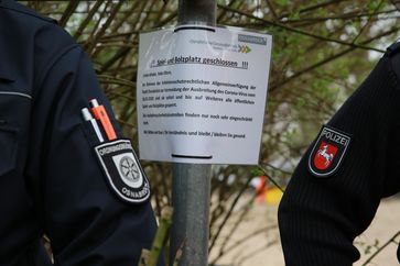Spielplatz geschlossen: Polizei und Ordnungsamt überprüfen die Einhaltung der Verbote in Osnabrück.

Bild: Polizei Osnabrück