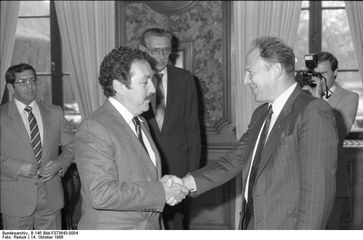 Minister Jürgen Warnke (r.) begrüßt 1986 den Präsidenten der Republik Guatemala, Marco Vinicio Cerezo Arévalo