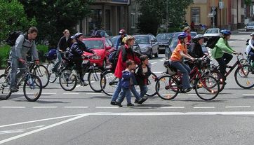 Trend zum Fahrrad: Immer mehr Deutsche steigen auf, bisherige Radler nutzen es immer häufiger
Quelle: (Foto: Institut für Verkehrswesen, KIT) (idw)