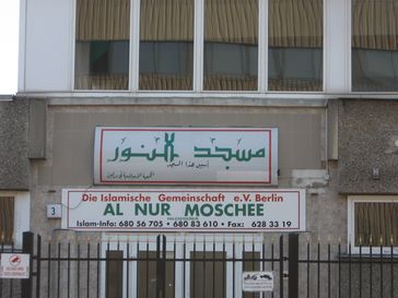 Schild der Al-Nur-Moschee