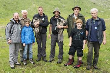 Nationalparkdirektor Peter Rupitsch, Simon Pechlaner, Helmut Pechlaner, Nationalpark Ranger Markus Lackner, Bartgeierbetreuer Michael Knollseisen, Bezirksjägermeister Franz Kohlmayer, Benjamin Krammer, Bartgeierspezialist Hans Frey im Großen Fleißtal