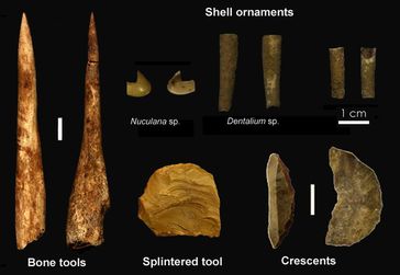 Archäologische Artefakte der Uluzzien Kultur aus der Grotta del Cavallo (Apulien, Süditalien).
Quelle: Foto: Prof. Annamaria Ronchitelli und Dr. Katerina Douka. (idw)