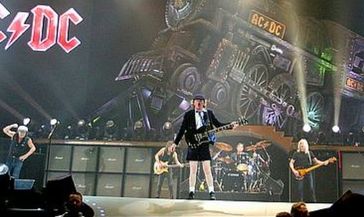 AC/DC ist eine australische Hard-Rock-Band, die am 31. Dezember 1973 von den in Schottland geborenen Brüdern Angus und Malcolm Young gegründet wurde. Bild: Doctoracdc72 / wikipedia.org