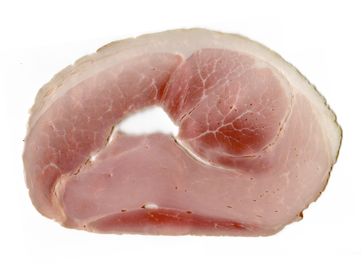 Kochschinken: Die runde Form, ebenso wie die eckige des Rohschinkens, entsteht durch das Pressen des entbeinten Fleisches.