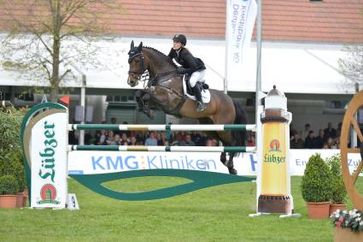 Janne Friederike Meyer mit Cellagon Lambrasco im Championat von Lübzer. Bild: "Karl-Heinz Frieler - obs/Comtainment GmbH"