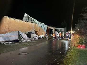 Die Feuerwehr an der Einsatzstelle Bild: Feuerwehr