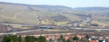 Das Weinsberger Kreuz von Südwesten aus gesehen. Von links unten nach rechts oben die A 6