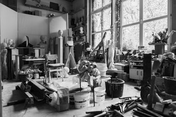 Blick in das ehemalige Atelier des Bildhauers Wieland Schmiedel in der Rönkendorfer Mühle bei Crivitz in der Nähe von Schwerin Bild: Rönkendorfer Mühle Fotograf: Konstantin Börner