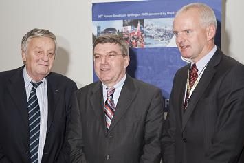 v.L. FIS-Präsident Kasper, IOC-Vizepräsident Bach, OK-Chef Willingen Hensel. Foto: Ski-Club Willingen