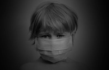 Weltweit werden Kinder sadistisch mit gesundheitsschädlichen Masken gequält - wer gibt die Anweisungen dafür? (Symbolbild)