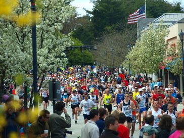 Boston Marathon in Wellesley (2010) Bild: Peter Farlow - wikipedia.org