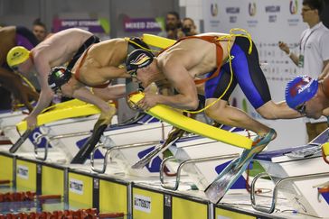 World Games in Breslau: DLRG-Rettungsschwimmer im Medaillenrausch / Kevin Lehr von der DLRG Stralsund startet in die Gurtretterstaffel. Bild: "obs/DLRG - Deutsche Lebens-Rettungs-Gesellschaft/DLRG/Denis Foemer"