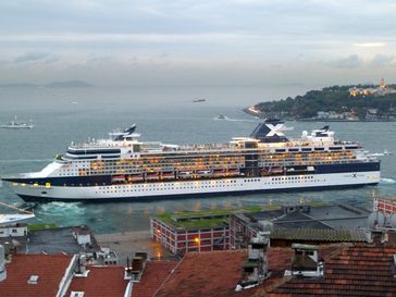 Das Gasturbinenschiff Celebrity Constellation ist ein 5-Sterne-Luxus-Kreuzfahrtschiff, das von der Reederei Celebrity Cruises betrieben wird und Mitte Mai 2002 in Dienst gestellt wurde.