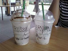 Starbucks: Korrekte Beschriftung ist wichtig. Bild: flickr.com/Ryan Ruppe