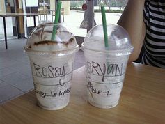 Starbucks: Korrekte Beschriftung ist wichtig. Bild: flickr.com/Ryan Ruppe