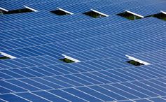 Solarzellen: neue Technologie günstiger als Silizium. Bild: pixelio.de, Sturm