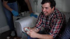 Controller mit Kanüle. Bild: http://kck.st/1y71727, Kickstarter/Blood Sport