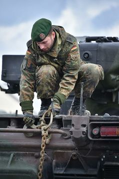 Bundeswehr-Soldat beim Nato-Einsatz „Enhanced Forward Presence“ (Archiv)