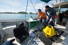 Test am Eriesee: Kommunikation mit Unterwasser-Sensor. Bild: Douglas Levere