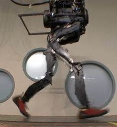 PETMAN: Füße abrollen nach menschlichem Vorbild. Bild: Boston Dynamics