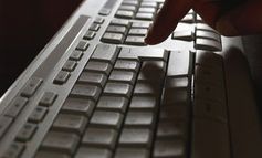 Tastatur: Fake News bleiben oft unkorrigiert stehen.