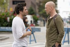 Bruce Willis (re) und Regisseur Len Wiseman (li) © 2007 Twentieth Century Fox
